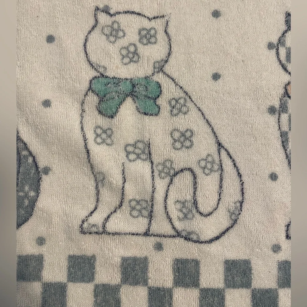 Vintage 80’s Osh Kosh Cat Patterned Sm Bath Towel - White and Blue 100% Cotton